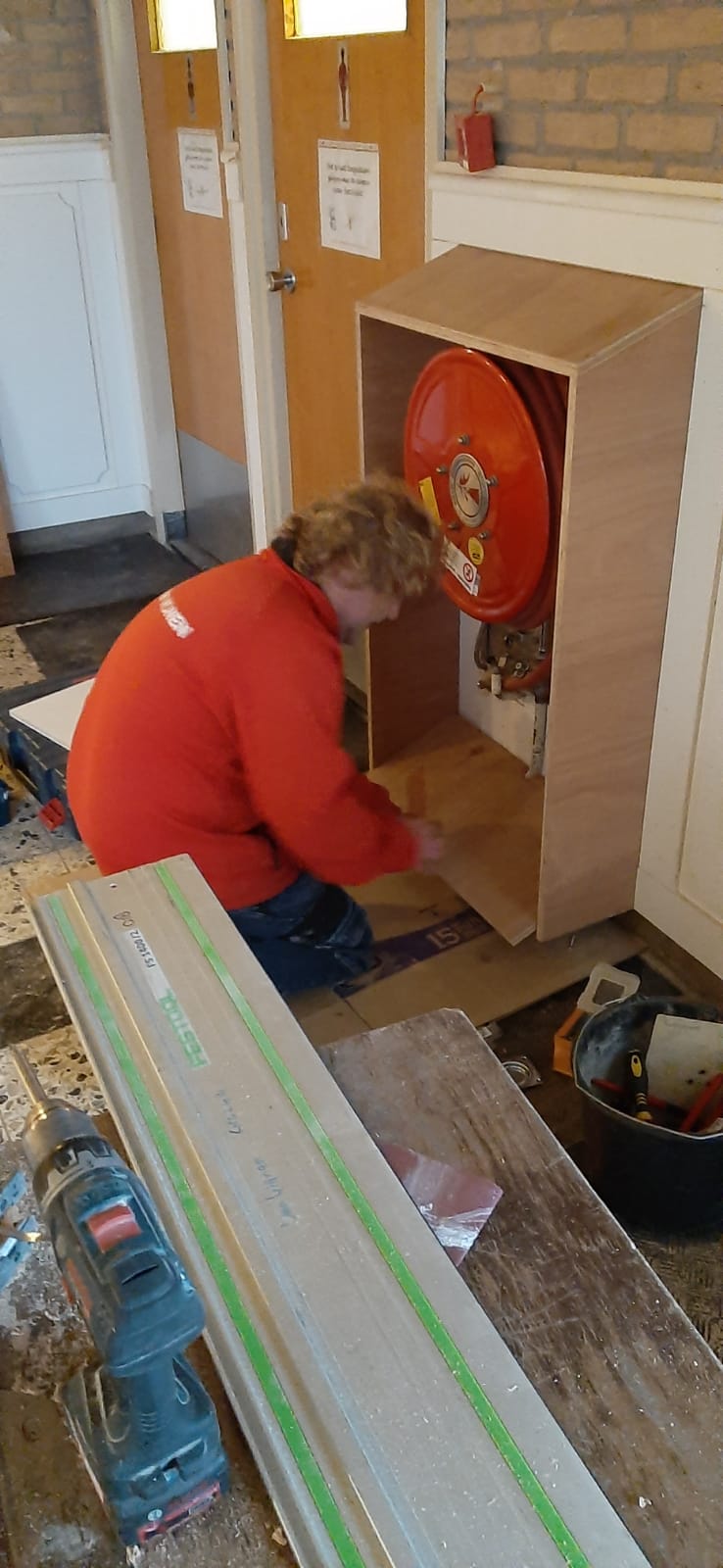 Van kastje op de de muur